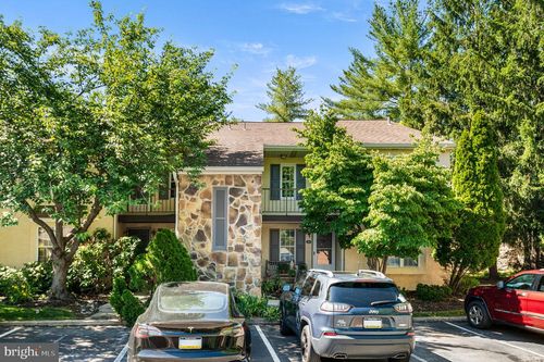 242 Valley Stream Ln, CHESTERBROOK, PA, 19087-5857 | Card Image