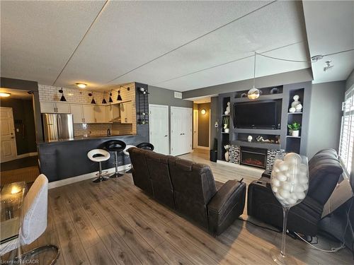 102-308 Watson Pky N, Guelph, ON, N1E0G7 | Card Image