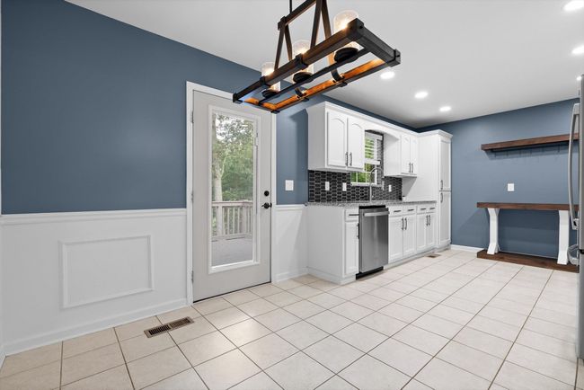 Dining and kitchen | Image 10