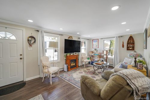 126 Village Cir W, Manorville, NY, 11949-9674 | Card Image