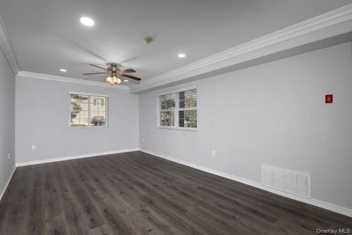 401-401 Lake Pointe Dr, Middle Island, NY, 11953-2023 | Card Image