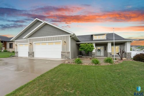 6601 E 33rd St Street, Sioux Falls, SD, 57110 | Card Image