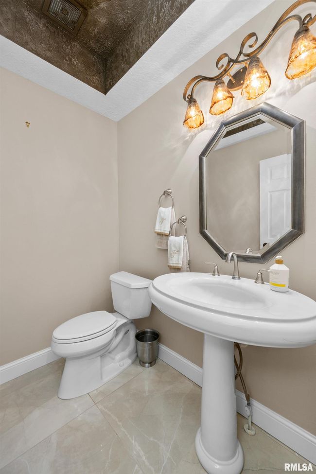 7 Pinehurst Ct, House other with 4 bedrooms, 4 bathrooms and null parking in Coal Valley IL | Image 32