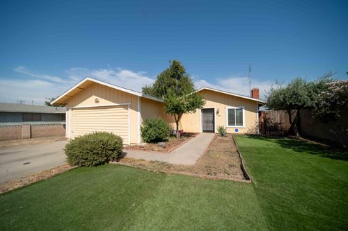 980 S Spruce St, Tulare, CA, 93274-5849 | Card Image