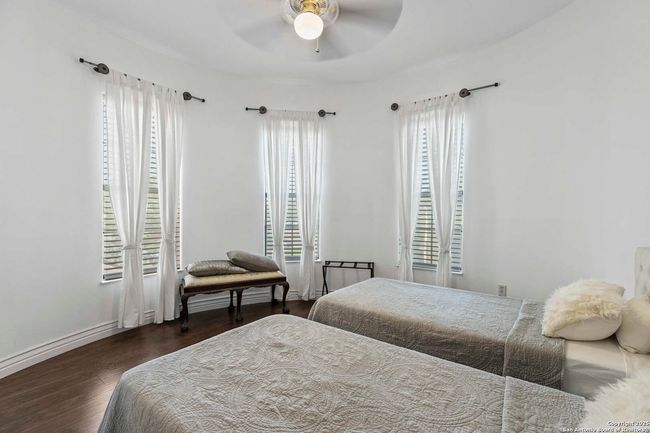 APT-109 - 215 Center, Condo with 2 bedrooms, 3 bathrooms and null parking in San Antonio TX | Image 18