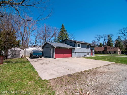 4100 Crooks St, West Bloomfield, MI, 48323-1225 | Card Image