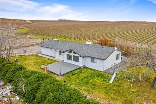 460 Sun Acres Rd, Zillah, WA, 98953-9181 | Card Image