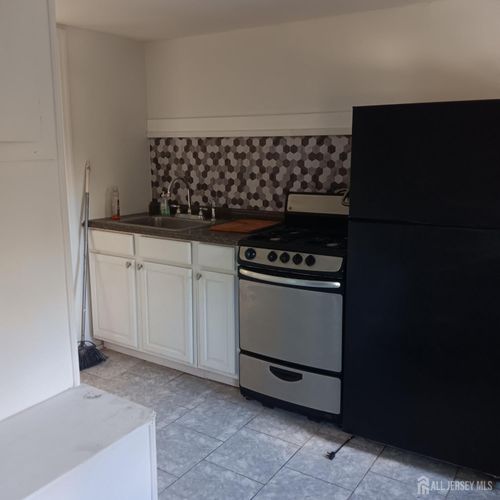 274 Main St, Woodbridge, NJ, 07095-1927 | Card Image