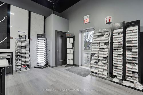 549 First St, London, ON, N5V1Z5 | Card Image