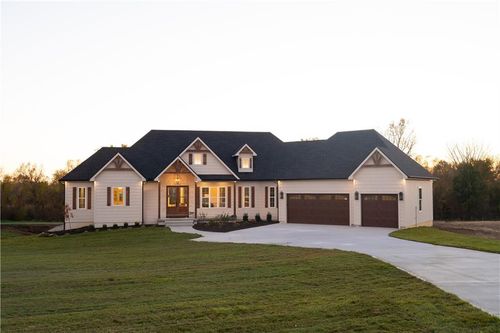 16587 Olive St, Basehor, KS, 66007-7600 | Card Image