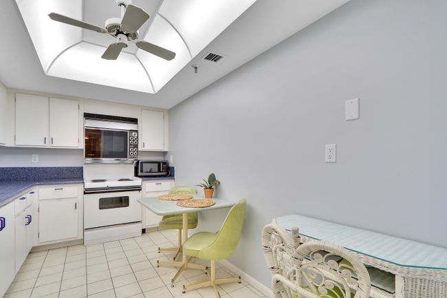 APT-523 - 1300 S Highway A1a, Condo with 2 bedrooms, 2 bathrooms and null parking in Jupiter FL | Image 7