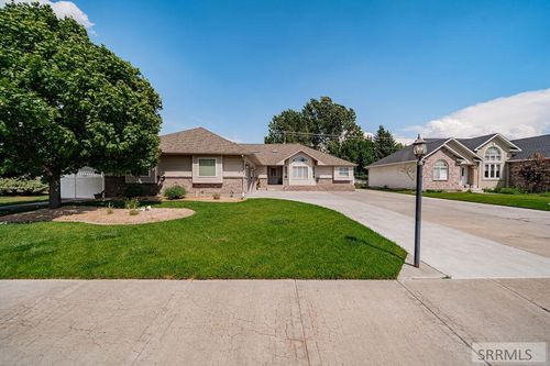 2585 Ridgecrest Dr, Idaho Falls, ID, 83404-8311 | Card Image