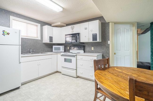 1201 49 Avenue, Home with 5 bedrooms, 2 bathrooms and 1 parking in Lloydminster SK | Image 20