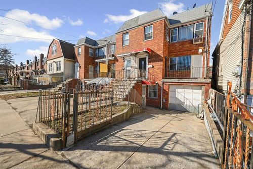 5006 65th Pl, Woodside, NY, 11377-5817 | Card Image