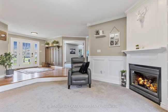 8 Penny Lane, House other with 3 bedrooms, 2 bathrooms and 6 parking in Wasaga Beach ON | Image 7