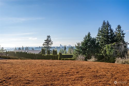 2020 88th Ave Ne, Clyde Hill, WA, 98004-2464 | Card Image