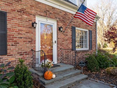 What a great porch- Classic Style!! | Image 2