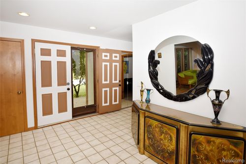 31130 Squire Ln, Farmington Hills, MI, 48331-1454 | Card Image