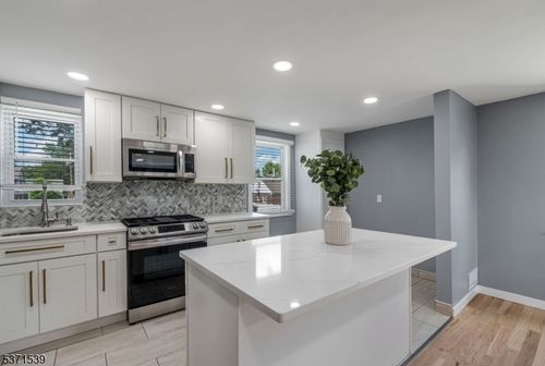 47 Ekings Ave, Hawthorne, NJ, 07506-1151 | Card Image