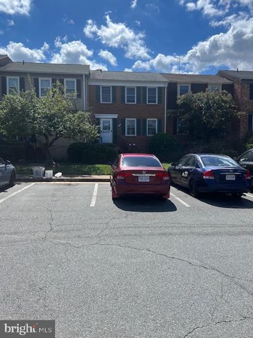 935 Sherwood Ct, STERLING, VA, 20164-4811 | Card Image