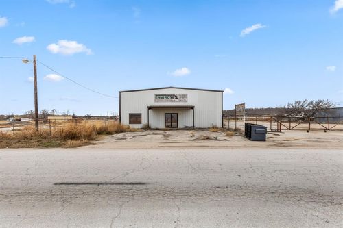 261 E Industrial Boulevard, Graham, TX, 76450 | Card Image