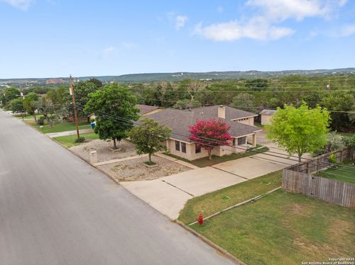 337 Mack Hollimon Dr, Kerrville, TX, 78028-6636 | Card Image