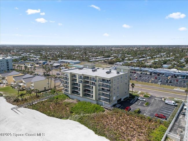 402 - 245 Highway A1a, Condo with 3 bedrooms, 3 bathrooms and null parking in Satellite Beach FL | Image 32