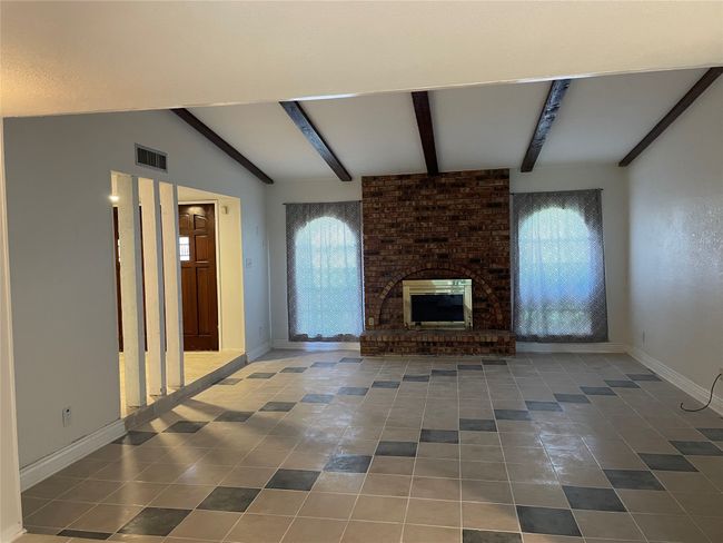 2706 Treeview Dr, House other with 3 bedrooms, 2 bathrooms and null parking in Arlington TX | Image 4