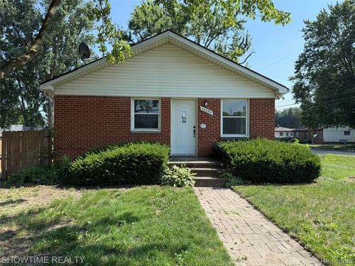 19000 Florian St, Roseville, MI, 48066-1330 | Card Image