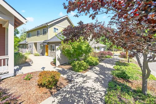 1245 Iowa St, Ashland, OR, 97520-2221 | Card Image