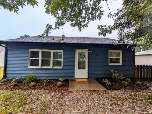 906 28th 1/2 St, Bettendorf, IA, 52722-5176 | Card Image