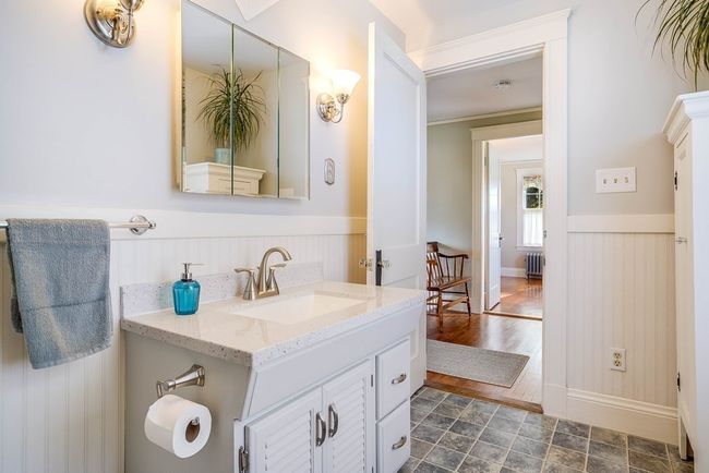 22 Elm St, House other with 3 bedrooms, 1 bathrooms and 5 parking in Woburn MA | Image 21