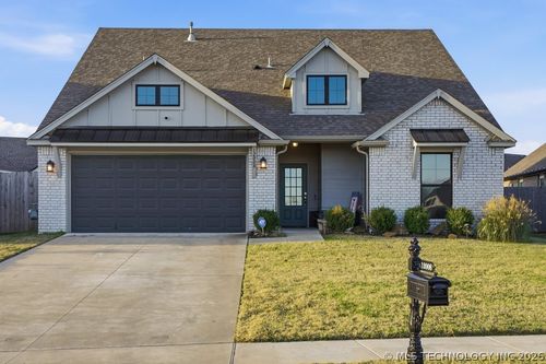 12008 N 131st East Ave, Collinsville, OK, 74021-1108 | Card Image