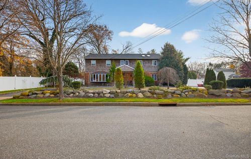 110 Florida Ave, Commack, NY, 11725-5100 | Card Image