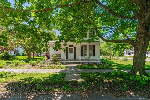 208 N Cedar St, Lexington, IL, 61753-1304 | Card Image