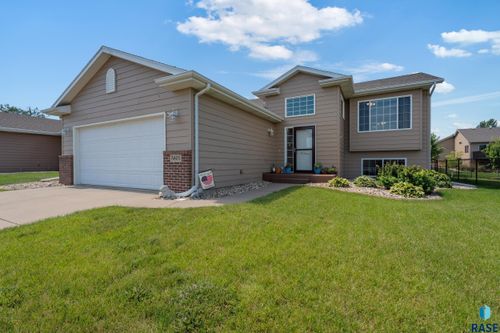 5601 W Oakcrest Dr, Sioux Falls, SD, 57107-0990 | Card Image
