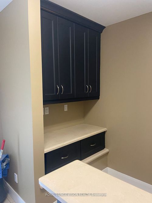 unit-2-946 Simcoe St N, Oshawa, ON, L1G4W2 | Card Image
