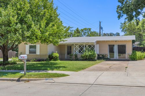 2136 Ridgeway St, Arlington, TX, 76010-7616 | Card Image