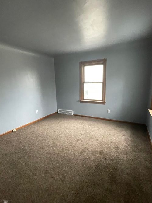 16173 Forest Ave, Eastpointe, MI, 48021-1176 | Card Image