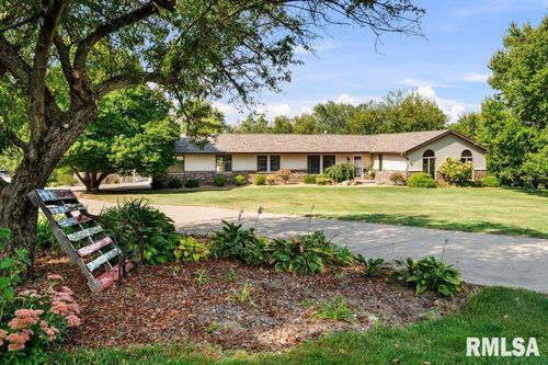 11640 61st Avenue Pl, Blue Grass, IA, 52726-9632 | Card Image