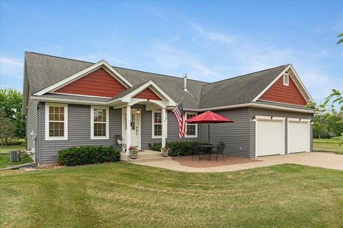 2040 46th Ave, Elk Mound, WI, 54739-4204 | Card Image