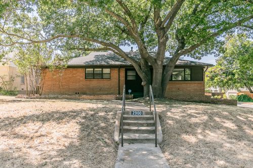 2900 Ryan Place Dr, Fort Worth, TX, 76110-3423 | Card Image