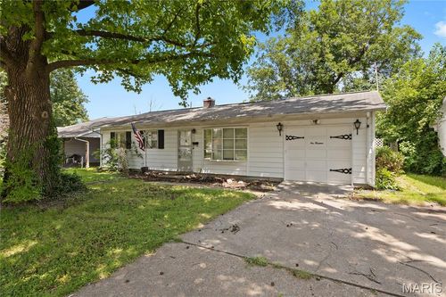 114 Saint James Ln, East Saint Louis, IL, 62206-1827 | Card Image