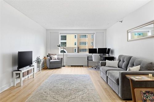 303-2479 Peachtree Rd Ne, Atlanta, GA, 30305-4129 | Card Image