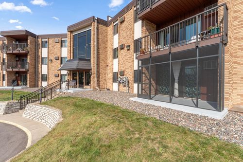 apt-101-2700 Oxford St N, Roseville, MN, 55113-2030 | Card Image