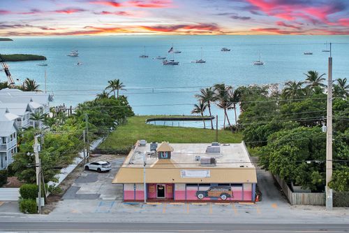 81908 &Amp; 81910 Overseas Highway, Upper Matecumbe Key Islamorada, FL, 33036 | Card Image