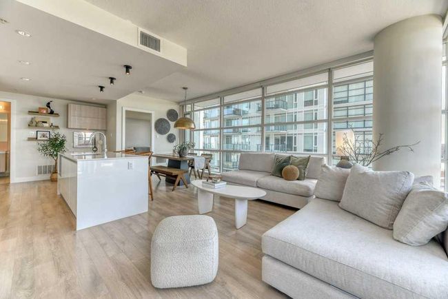 1107 - 1122 3 Street Se, Home with 2 bedrooms, 2 bathrooms and 1 parking in Calgary AB | Image 3