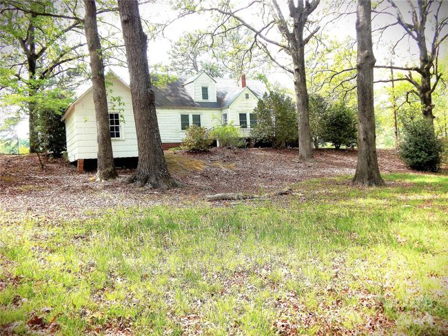 Back of the home showing the 2nd storage building. | Image 4
