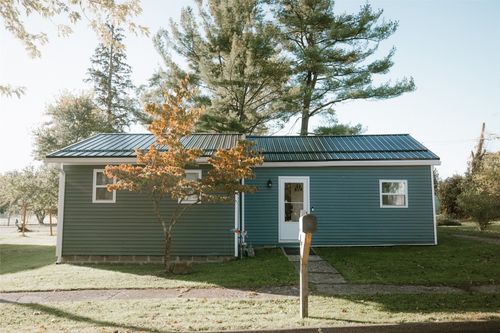 24 Gillette St, Union City, PA, 16438-1406 | Card Image