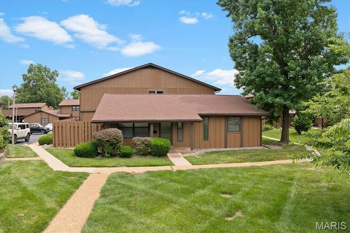 404 Whitehall Ct, Belleville, IL, 62223-2721 | Card Image